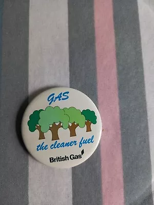 VINTAGE BADGE----GAS  THE CLEANER FUEL----1980s  (BRITISH GAS) • £0.99