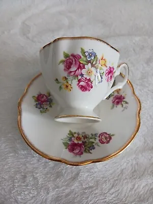 Vintage English Bouquet Salisbury Bone China Teacup & Saucer Made In England  • $15