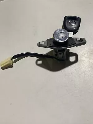 2005 Mazda 6  Center Trunk Lid Latch Lock Cylinder W/ Key OEM • $29.99