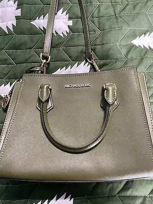 Michael Kors Crossbody Purse • $20.80