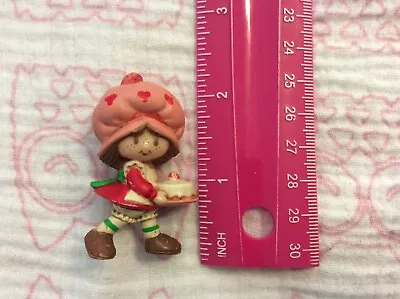 VTG Strawberryland Miniatures Strawberry Shortcake  Kenner 1982 Vintage • $10