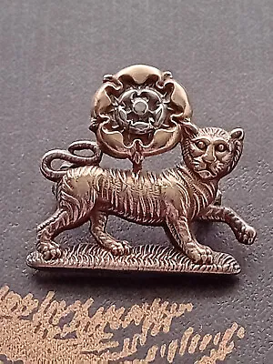 The York And Lancaster Regiment Brass Pin Badge: Tiger With Union Rose • £10