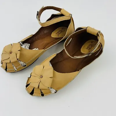 Sergio Tomani Sandals US Size 10 41 Womens Tan Leather Ankle Strap Bow Detail  • $49.99