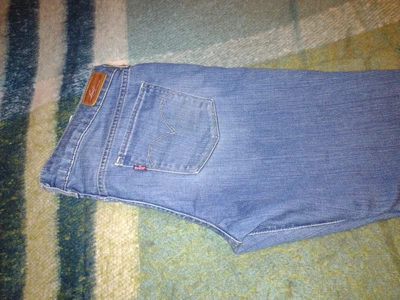 £12 • Buy Women Levi's Mid Blue Denim Low-mid Rise Slight Curve 31  San Francisco Jeans
