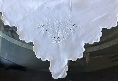 VINTAGE White Scalloped Edge Whitework Embroidery Tablecloth 36 X 36in • £12.79