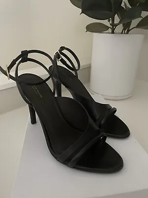 $390 • Buy Scanlan Theodore New Black Heels Size 39