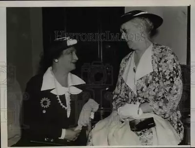 1936 Press Photo Mrs.Edward Graham And Martha McLure At Republican Convention • $19.99