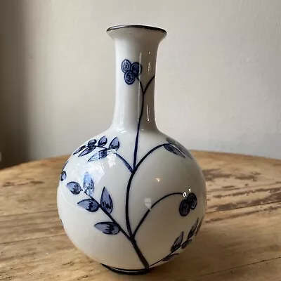 Blue And White Ceramic Bud Vase Victoria Hagen Perfect Pieces Collection 6 1/2  • $29