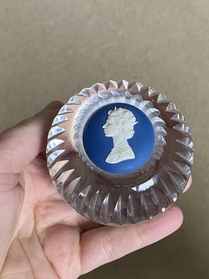£8.99 • Buy Wedgewood Jasperware Glass Paperweight Queen Elizabeth II Silver Jubilee 1977