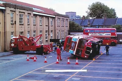 370m 6x4  Bus Photo - London Transport.  Demonstrating 'Righting' A Routemaster. • £1.50