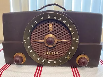 Vintage 1950s Mid Century Zenith AM/FM H725 Bakelite Tube Radio Tested Works • $42