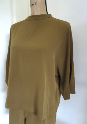 $5 • Buy Uniqlo Olive Green 3/4 Sleeve Top  Size S