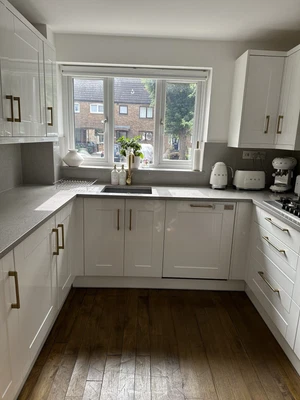 Grey Quartz Kitchen Worktop Worktops & Full Length Splash Backs • £1050