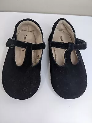 OTTER MOMO Girls Size 7 T-Strap Shoes Flats Casual Black Suede • $8.99