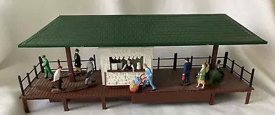 K-Line ~ 6-22191 Operating Passenger Station W/Moving Figures Station Platform • $50