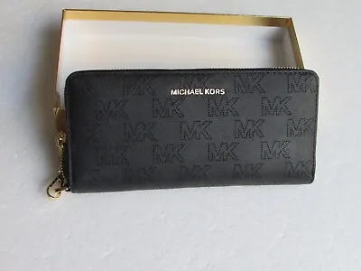 Michael Kors Signature Jet Set Travel Continental Wallet • $50