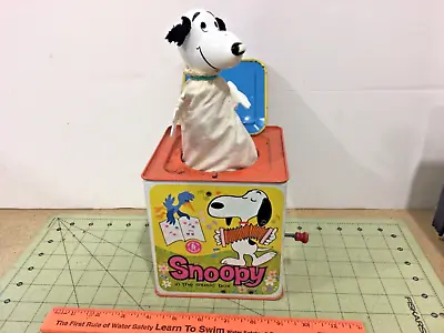 Vintage Peanuts Comics Tin Snoopy Jack-in-the-box Works Intermittently As-is. • $19.95