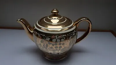 Vintage Sadler Gold Teapot • £12