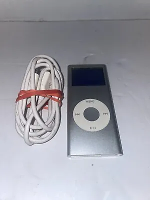 Apple IPod Nano A1199 Silver 2GB 2nd Generation 1.5 Inch Screen MP3 Media Player • $23