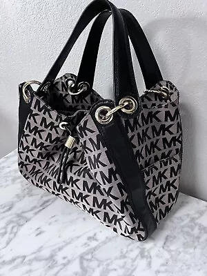 MICHAEL Michael Kors Signature Ludlow Shoulder Bag • $70