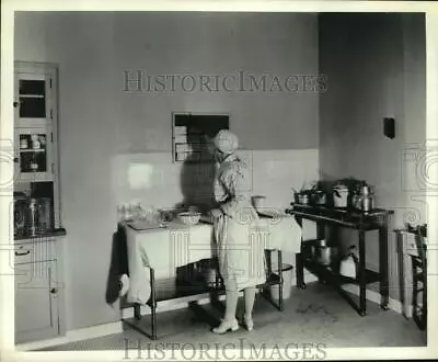 1928 Press Photo Modern Equipped Milk Room At St. Paul Children's Hospital • $16.99