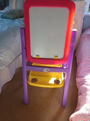 £10 • Buy Crayola Blackboard And Magnetic Board Easel Folds To Store