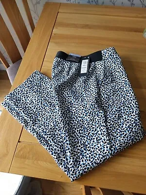 BNWT M+S  Slim Cropped High Rise Trousers Size 8 Regular • £6
