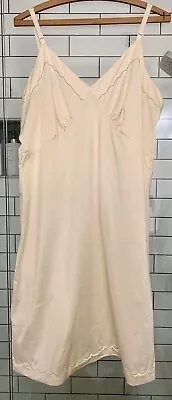 Vintage Bradley DuPont Antron III Nylon Full Slip Embroidered Trim Size 44 • $19.95