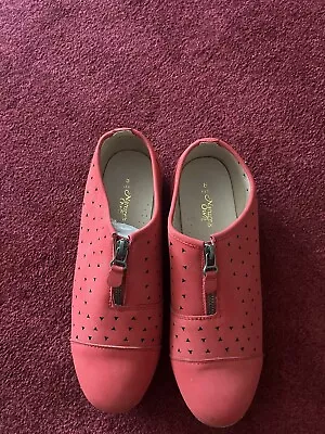 Ladies Red Zip Front Shoes Size 8 EEE NEW • £7.50