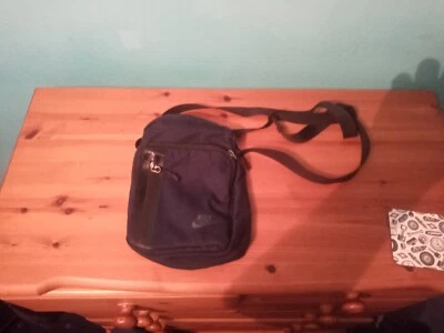 Nike Manbag • £5