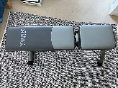 York Fitness Weight Bench And 4 5kg Dumbbell/Barbell Weights • £35