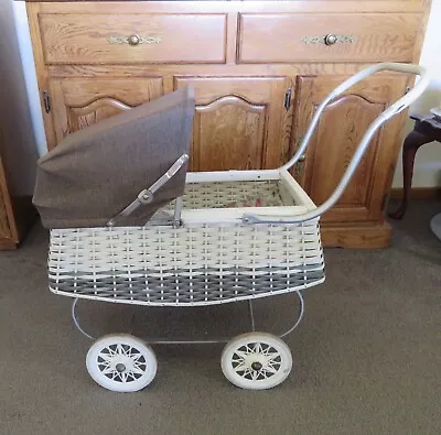 Vintage Dolls Pram - Ready For A New Home. LOCAL PICK UP ONLY • $65