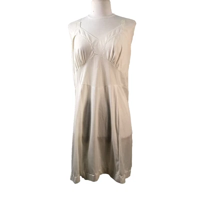 $9 • Buy Lovely Vintage Heiress Ivory Full Slip Sz 38 Average. Adjustable Straps 38” L