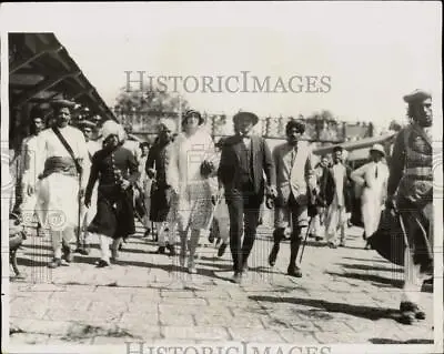1928 Press Photo Nancy Ann Miller Arrives In Bombay To Marry Maharaja Of Indore • $29.88