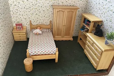 Dolls House 1:12 Scale Miniature Dolls House Pine Bedroom Furniture Set • £25