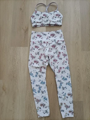 $50 • Buy Lorna Jane Floral Ankle Biter Tights & Sports Bra Crop Set - S