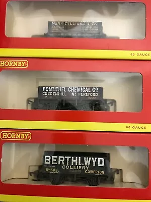Hornby R6219 - 3 Assorted Plank Wagons Factory Weathered - BNIB • £5.70