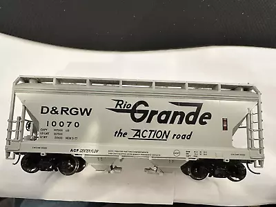 MTH 2Bay Center Flow Covered Hopper • $49