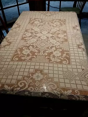 STUNNING VINTAGE LACE TABLECLOTH Rectangular • $30