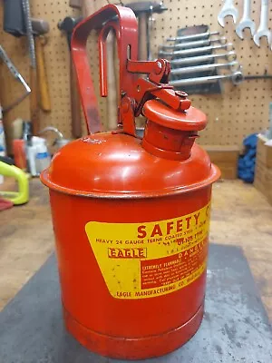 Vintage CLEAN 1 GALLON EAGLE TYPE 1 WITH SAFETY LID FUEL CAN U1-10S  • $40