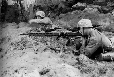 WW2 WWII Photo German Wehrmacht MG 42 In Action MG-42 Germany World War Two 2704 • $6.49