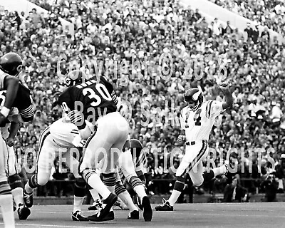 Fred Cox Minnesota Vikings Kicks Field Goal 1973 • $16.99