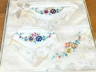 VTG White Handkerchiefs Embroidered Flowers Ladies Linen Doily Gift Box Set Of 3 • $20.30