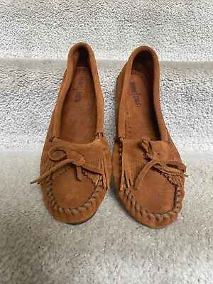 Size 9 Minnetonka Women's Suede 402 Kilty Hard Sole Moccasins • $24.87