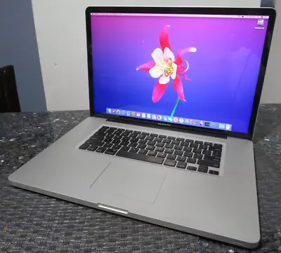 APPLE MacBook Pro 17'' CORE 2 Duo 2.66GHz 8GB 1 TB DVD • $350