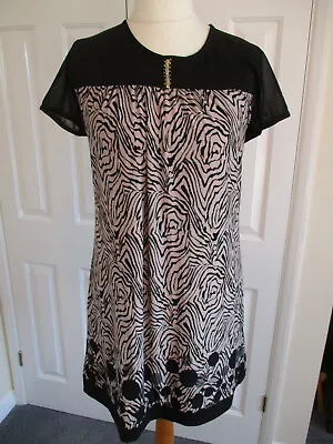 Black And White Loose Fitting Short Sleeved Dress/long Top -Size L • £6.25