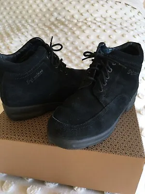 £20 • Buy Rohde Black Suede Boots Size 5  Soft Walking