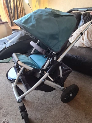 £125 • Buy UPPAbaby Vista Pram & Carrycot Travel System