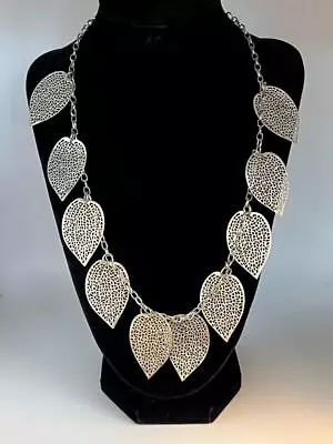 925 Sterling Silver Vintage Filigree Leaf Necklace • $36