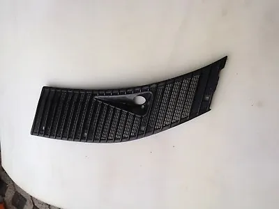 B382/ Mercedes W123 Air Grille Left 1238360165  • $23.84